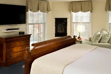 LUXURY KING SUITE 4: you'll enjoy every moment.
